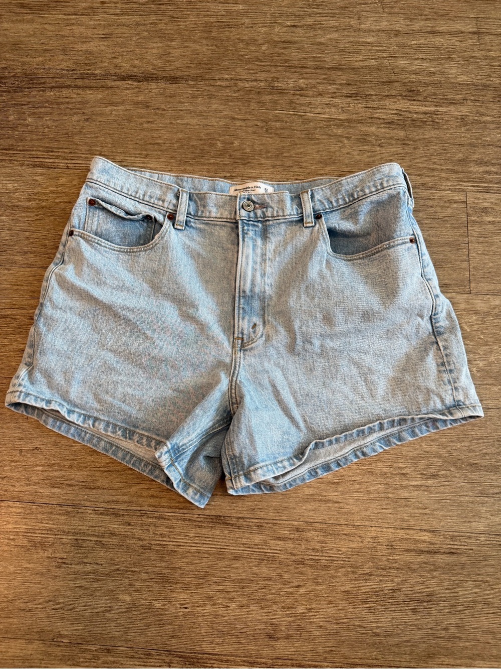 Abercrombie & Fitch Mom Short